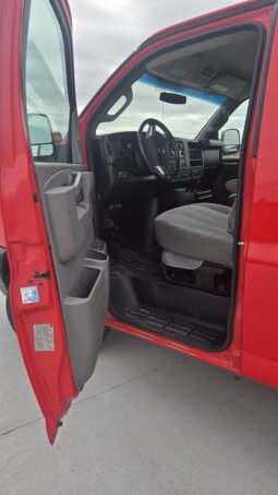 2017 Chevrolet Express 2500 8pass/ 33kmi. full