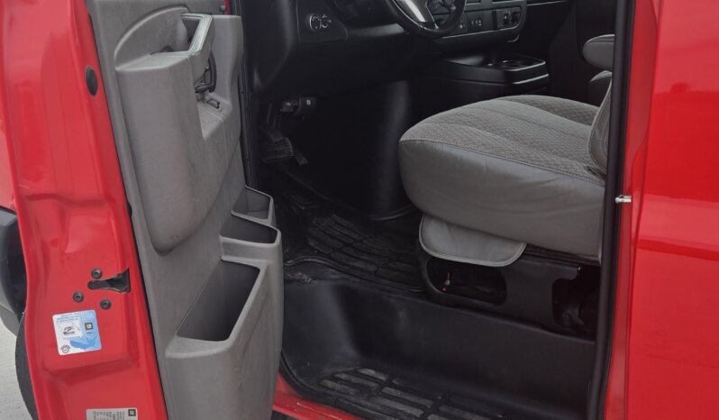 2017 Chevrolet Express 2500 8pass/ 33kmi. full
