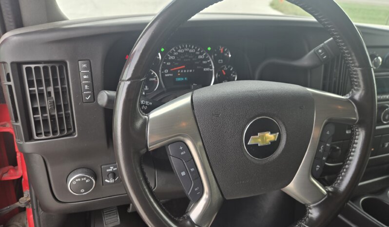 2017 Chevrolet Express 2500 8pass/ 33kmi. full