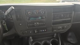 2017 Chevrolet Express 2500 8pass/ 33kmi. full