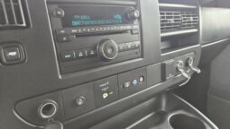 2017 Chevrolet Express 2500 8pass/ 33kmi. full