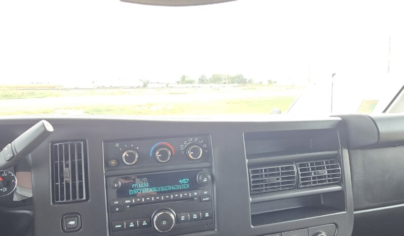 2017 Chevrolet Express 2500 8pass/ 33kmi. full