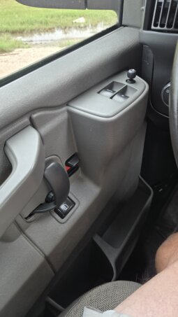2017 Chevrolet Express 2500 8pass/ 33kmi. full