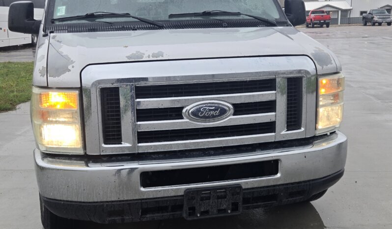 2009 Ford E350 XLT Superduty 11/pass Van full
