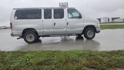 2009 Ford E350 XLT Superduty 11/pass Van full