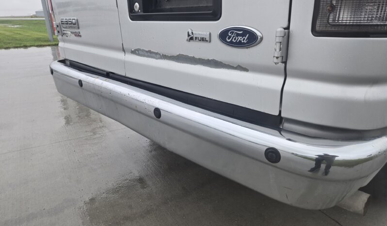 2009 Ford E350 XLT Superduty 11/pass Van full