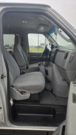 2009 Ford E350 XLT Superduty 11/pass Van full