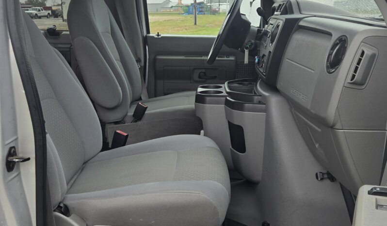 2009 Ford E350 XLT Superduty 11/pass Van full