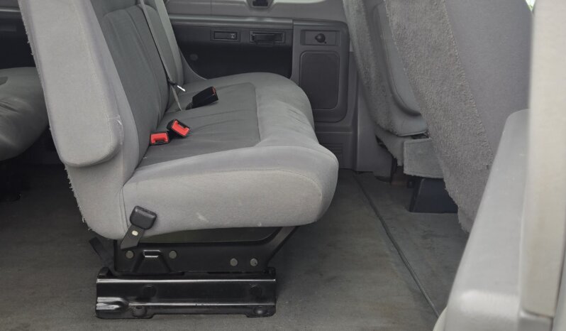 2009 Ford E350 XLT Superduty 11/pass Van full