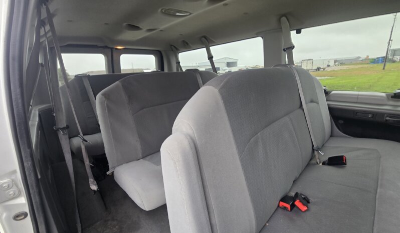 2009 Ford E350 XLT Superduty 11/pass Van full