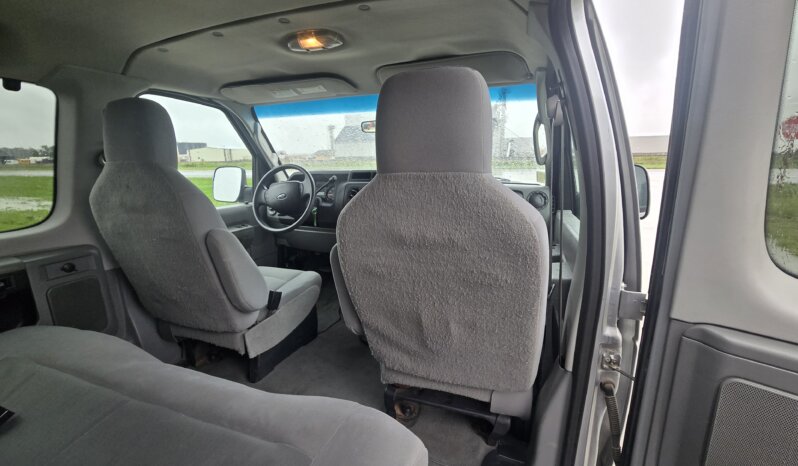 2009 Ford E350 XLT Superduty 11/pass Van full