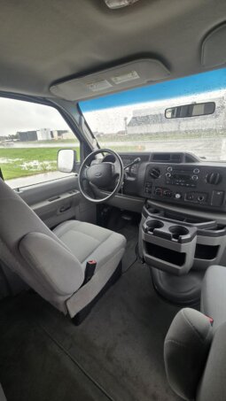 2009 Ford E350 XLT Superduty 11/pass Van full