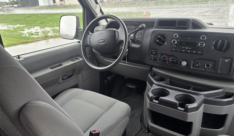 2009 Ford E350 XLT Superduty 11/pass Van full