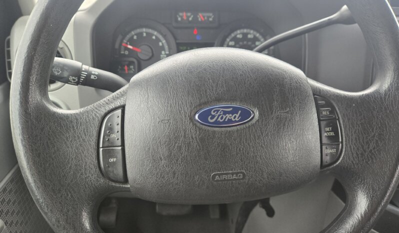 2009 Ford E350 XLT Superduty 11/pass Van full