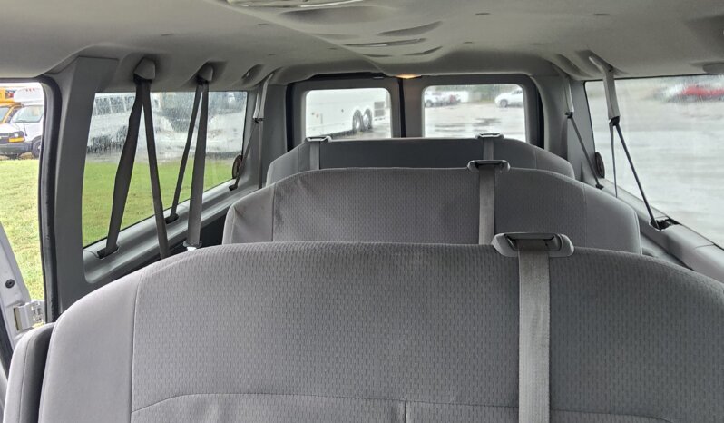 2009 Ford E350 XLT Superduty 11/pass Van full