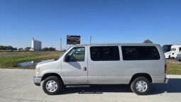 2009 Ford E350 XLT Superduty 11/pass Van