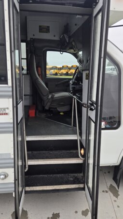 2022 Chevrolet Thomas Minotour Non CDL 14pass- Low Miles 76K full