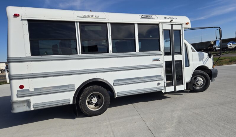 2022 Chevrolet Thomas Minotour (NON CDL) 14pass & Only 75Kmiles full